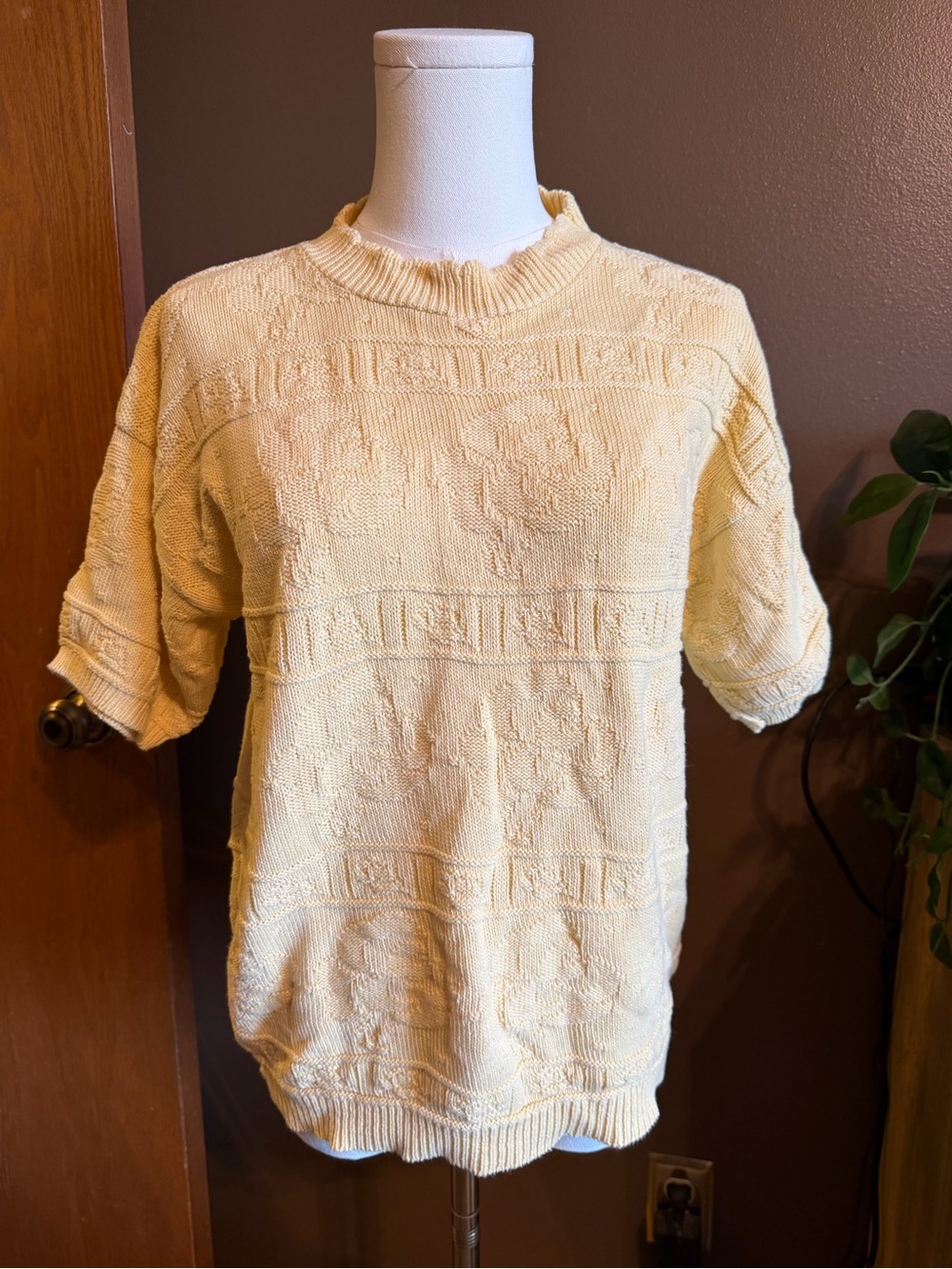 Women's Cream Short-Sleeve Textured Crewneck Sweater